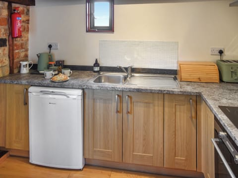 Kitchen | Cartlodge Loft - Elm Vale Farm, Palgrave, near Diss
