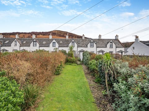 Garden | 10 The Apostles - Apostle Cottages, Lochranza