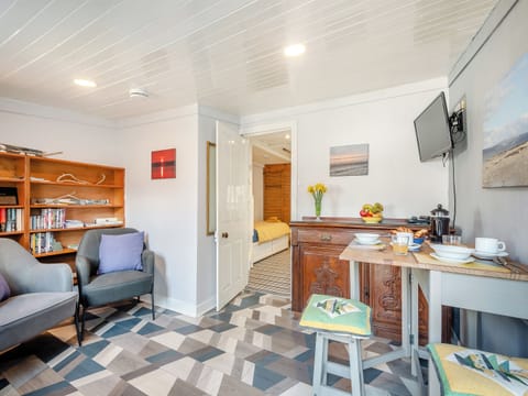 Living room/dining room | Apostles Back House - Apostle Cottages, Lochranza