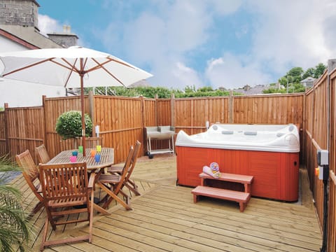 Ty Ffynnon hot tub | Ty Ffynnon, Nr. Aberaeron