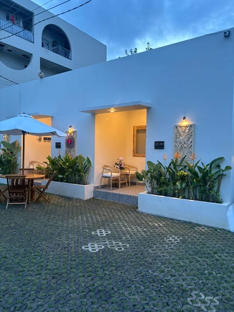 Deluxe Double Room, Private Bathroom, Garden View | Outdoor dining