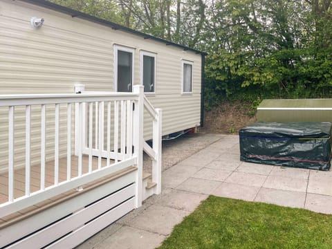 Exterior | R&J, New Quay