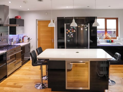 Kitchen | Cefn Y Gwynt, Llangrannog