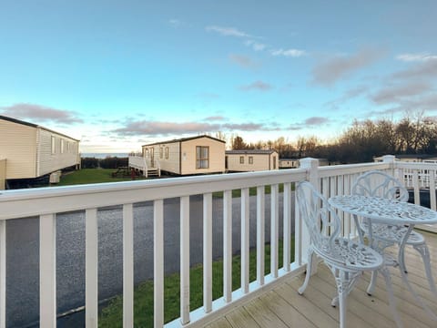Sitting-out-area | Glencross Golf Village, Dunure, near Ayr