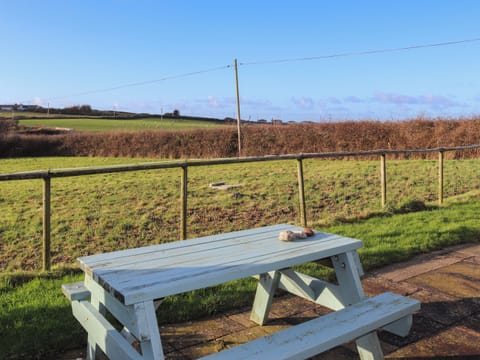 Outdoor | Hen Llety - Bea&rsquo;s Retreats, Llanfaethlu, near Church Bay