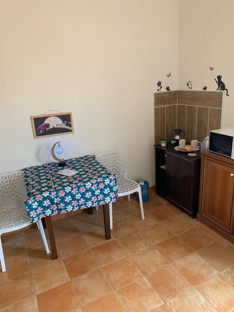 Apartment, 1 Bedroom, Smoking | Dining