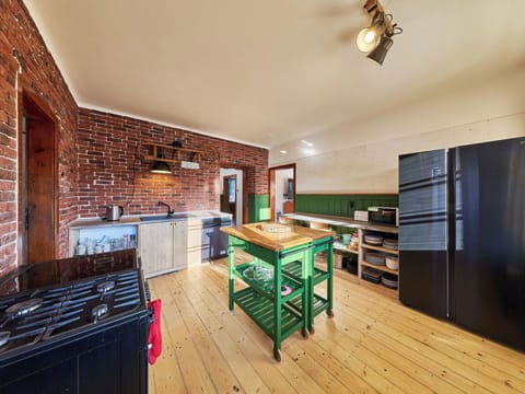 Wall, Wood, Interior Design, Flooring, Furniture, Ceiling, Kitchen, Brick, Floor, Wood Stain
