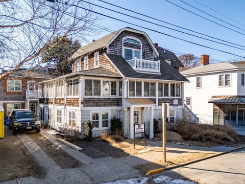 Welcome to 6 New Castle