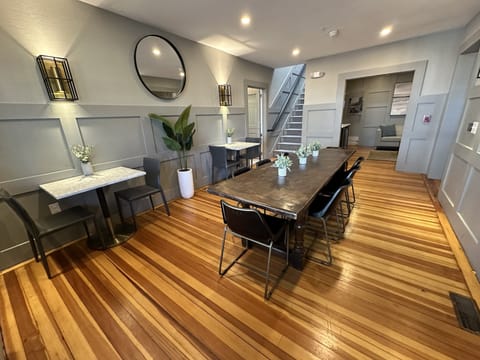 House, 1 Bedroom | Dining