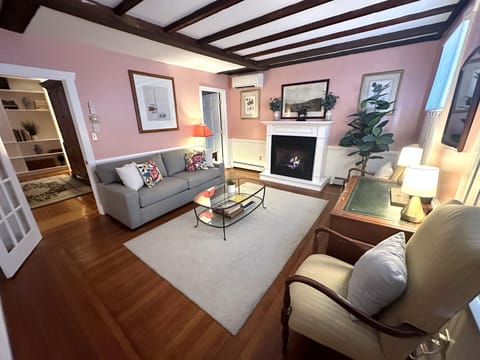 House, 1 Bedroom | Living area | Smart TV