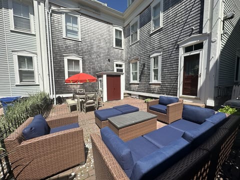 House, 1 Bedroom | Outdoor dining