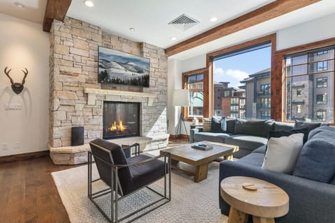 Condo, 3 Bedrooms | Living area