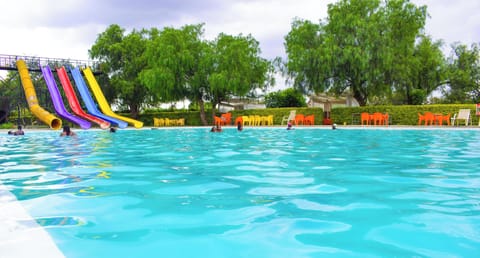 2 outdoor pools