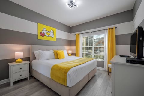 Queen bedroom located on the first floor