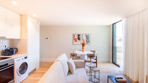 Bright and airy open-plan living space with sleek kitchenette, dining nook, and balcony access—perfect for relaxed city stays.
#OpenPlanLiving #BalconyVibes #PortoApartment #StylishEscape