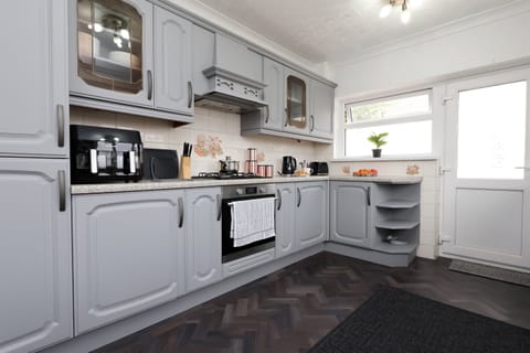 [Kitchen, Garden entrance]