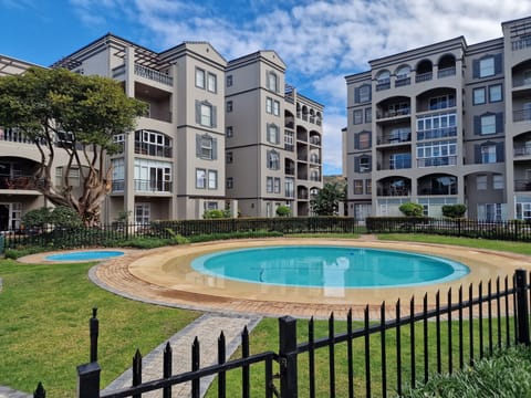 2 outdoor pools