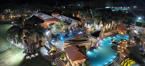 2 outdoor pools, pool umbrellas