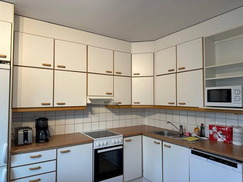 Apartment, 2 Bedrooms, Balcony, City View | Interior