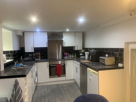 Kitchen, equipped with plates,essential crockery and a ninja air fryer