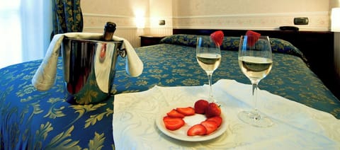 In-room safe, desk, laptop workspace, free WiFi