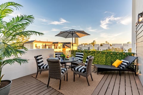 Private rooftop with a view of the city 