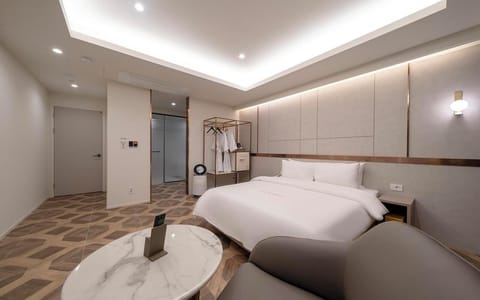 Premium Double Room | Free WiFi
