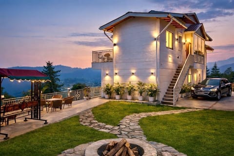 Luxury Villa | Outdoor dining