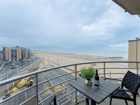 Apartment, Condominium, Balcony, Glass, Hotel, Aluminium, Headquarters, Penthouse Apartment