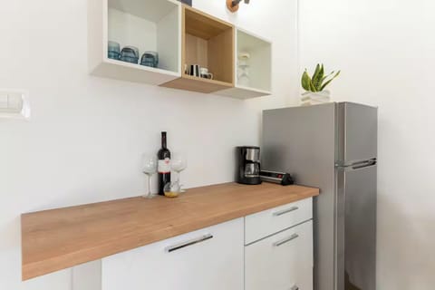 Design Apartment, 1 Bedroom, Private Bathroom, Garden View | Private kitchen | Highchair