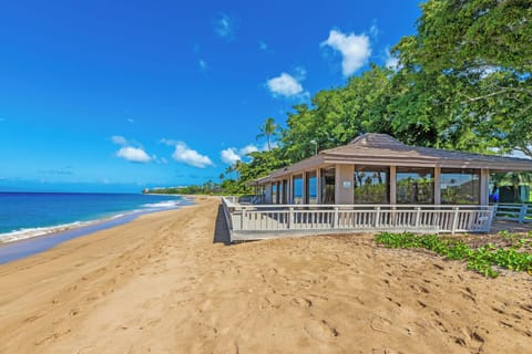 Exclusive guest-only beach cabana - Exclusive guest-only beach cabana on North Ka’anapali Beach
