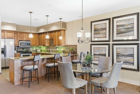 Enjoy the breezy, open flow of the main living spaces​