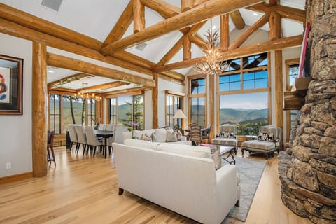 Luxury House, Multiple Bedrooms, Resort View, Slope side | Living area | Flat-screen TV, DVD player, pay movies
