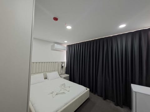 Blackout drapes, soundproofing, iron/ironing board, free WiFi