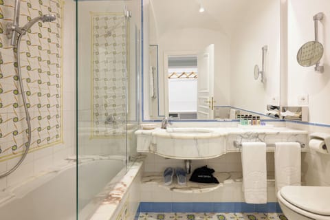 Basic Double Room, Patio, Ground Floor | Bathroom | Combined shower/tub, free toiletries, hair dryer, bidet