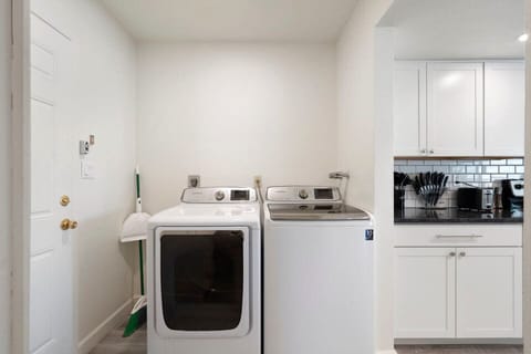 In-unit washer and dryer included