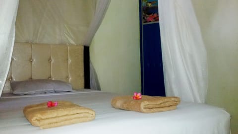 1 bedroom, in-room safe, desk, rollaway beds