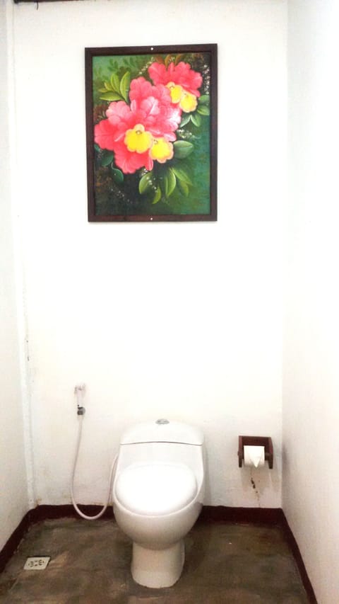 Superior Room, 1 Double Bed | Bathroom | Free toiletries, towels