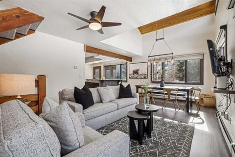 Living Area - Villa Mount Royal - Frisco Vacation Rental
