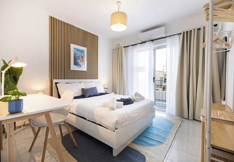 Penthouse, City View | Iron/ironing board, free WiFi
