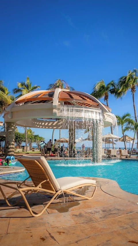 3 outdoor pools, sun loungers