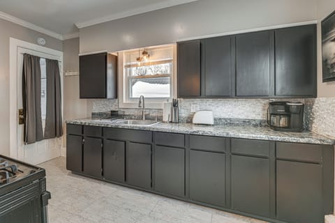 Kitchen | Refrigerator | Dishwasher | 1st Floor