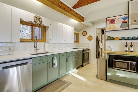 Kitchen | Refrigerator | 1st Floor