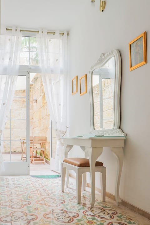 Apartment, City View | Interior