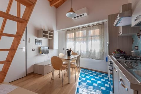 Deluxe Apartment, Patio, Garden View | Private kitchen | Highchair