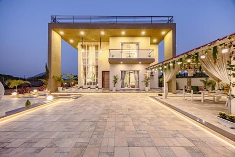 Deluxe Villa, Balcony, Garden View | Terrace/patio