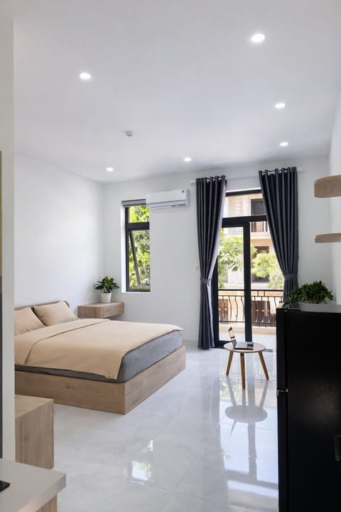 Executive Studio, Balcony, City View | Individually decorated, individually furnished, desk, laptop workspace
