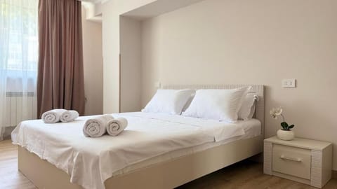 Blackout drapes, soundproofing, iron/ironing board, free WiFi