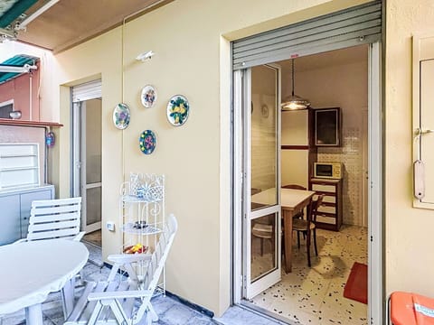 Shrub, Garden, Cottage, Shade, Landscaping, Yard, Backyard, Villa, Farmhouse, Houseplant