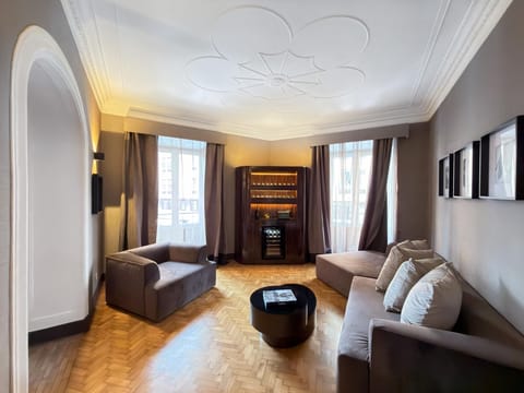 Apartment (6 Bedrooms) | Living area | 50-inch TV with digital channels